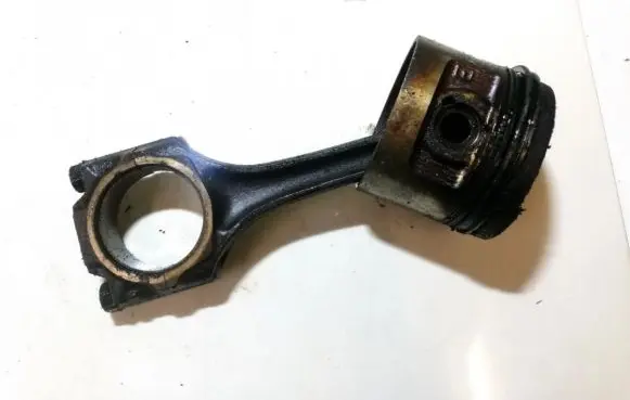 Volkswagen PASSAT B2 Piston with connecting rod