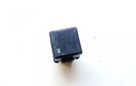 Volvo S40, V40 Other relay mb953381 v23134-b52-x240