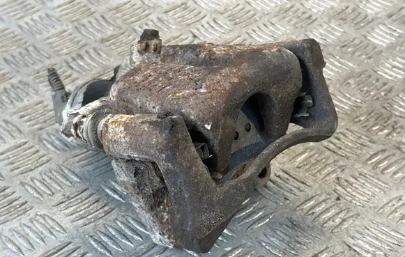 Volkswagen PASSAT B7 Rear brake caliper