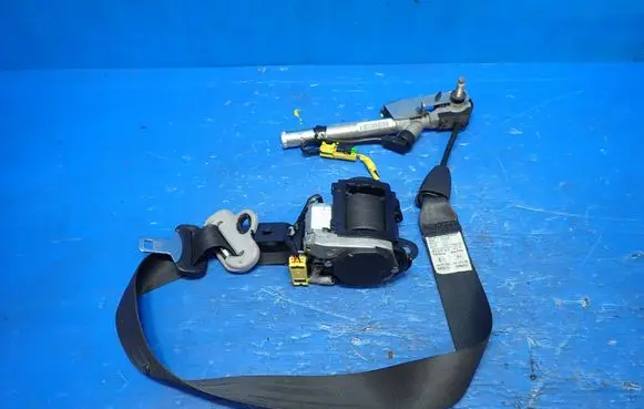 Honda CR-V Front seatbelt