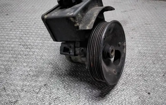 Volvo V70 Power steering pump 26059509