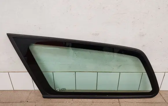 Volvo V50 Rear side window