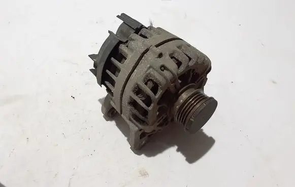 Dacia Logan II Generator/alternator 231007582R