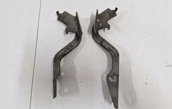 Suzuki Swift I Engine bonnet/hood hinges