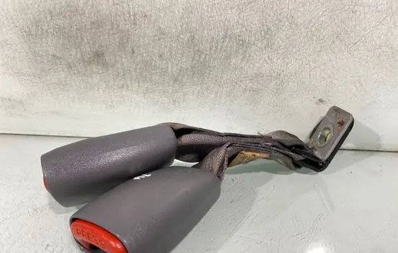 Jeep Grand Cherokee (WK) Middle seatbelt buckle (rear) 
