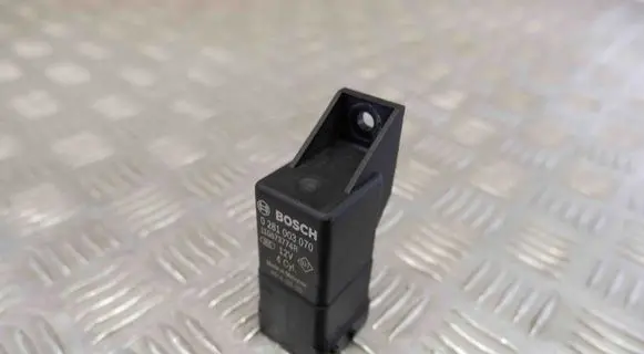 Glow plug pre-heat relay