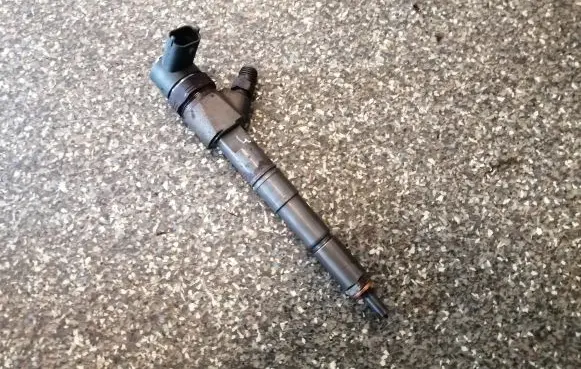 Opel Zafira C Fuel injector 0445110423 55577668