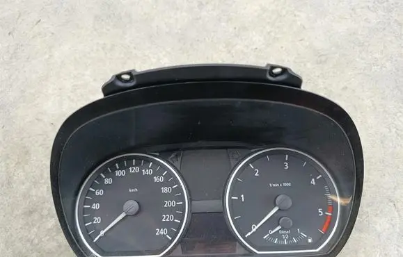 BMW 1 E81 E87 Speedometer (instrument cluster) 69746491024952