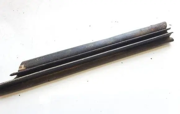 Opel Astra H Front door glass trim molding 498166255