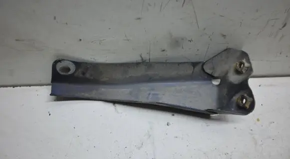 Mazda CX-7 Fender mounting bracket