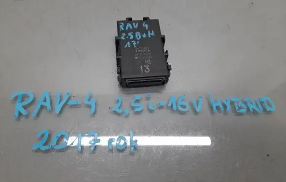 Toyota RAV 4 (XA40) Gateway control module 89111-42021