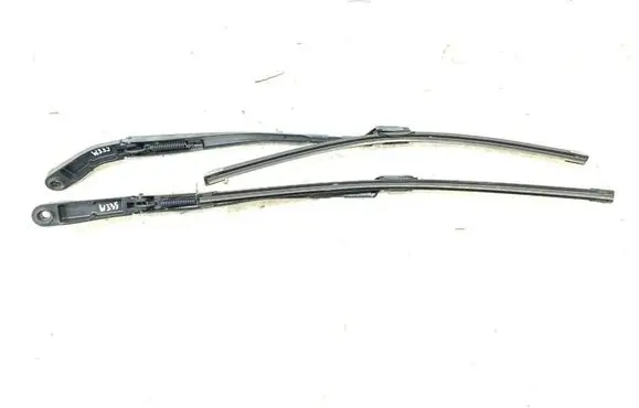 Front wiper blade arm