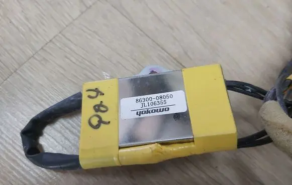 Toyota Sienna XL30 III Trunk lid opening control unit 86300-08050