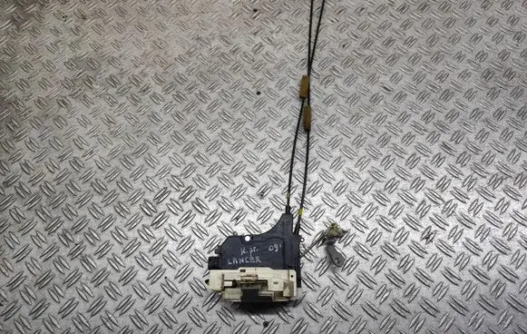 Mitsubishi Lancer VIII Front door lock 