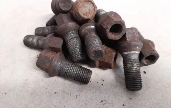 Skoda Octavia Mk2 (1Z) Nuts/bolts 