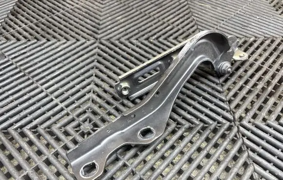 Chrysler Pacifica Engine bonnet/hood hinges