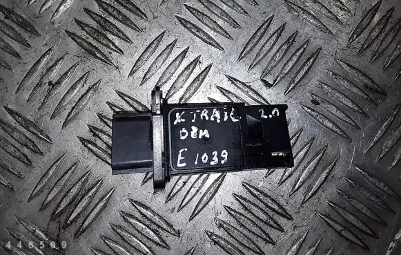 Nissan X-Trail T31 Mass air flow meter AFH70M38
