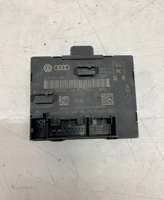 Volkswagen PASSAT B7 Door control unit/module 4G8959795J 4G8959795G