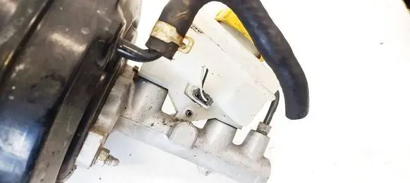 Subaru Outback Master brake cylinder 