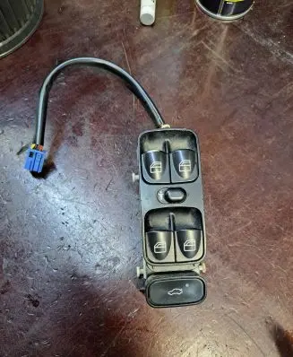 Mercedes-Benz C W203 Electric window control switch