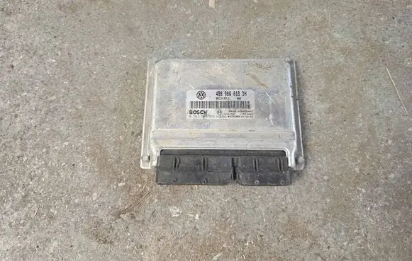 Volkswagen PASSAT B5.5 Engine control unit/module 4B0906018DH