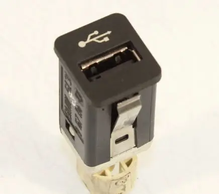 BMW 1 E82 E88 USB socket connector 9167196