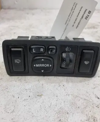 Toyota Avensis T250 Wing mirror switch 183575