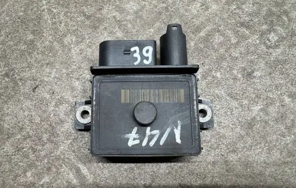 BMW X3 E83 Glow plug pre-heat relay 7798000 8591723