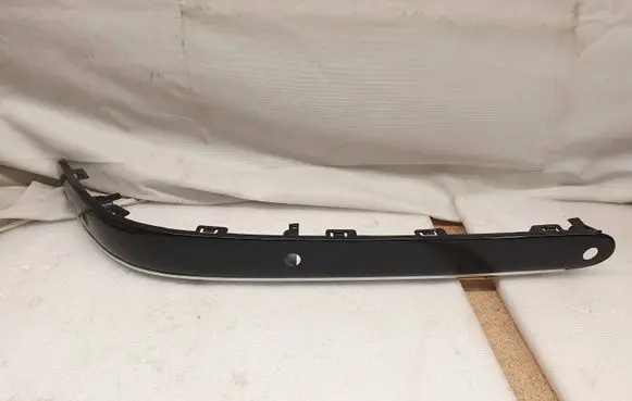 Front bumper splitter molding