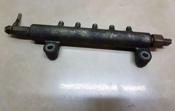 Nissan X-Trail T30 Fuel main line pipe