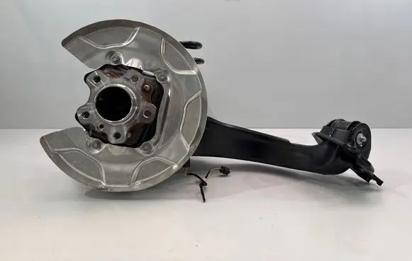 BMW 2 Active Tourer U06 Rear wheel hub spindle/knuckle 6894208