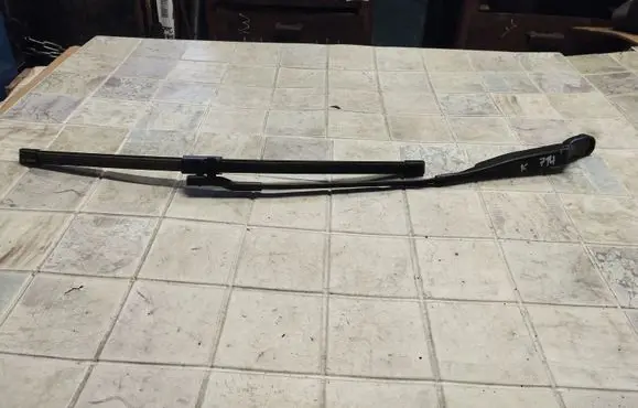 Volkswagen PASSAT B5.5 Windshield/front glass wiper blade 3B1955410B