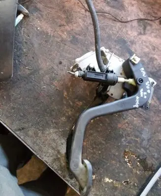 BMW 3 E46 Clutch pedal 35311163870