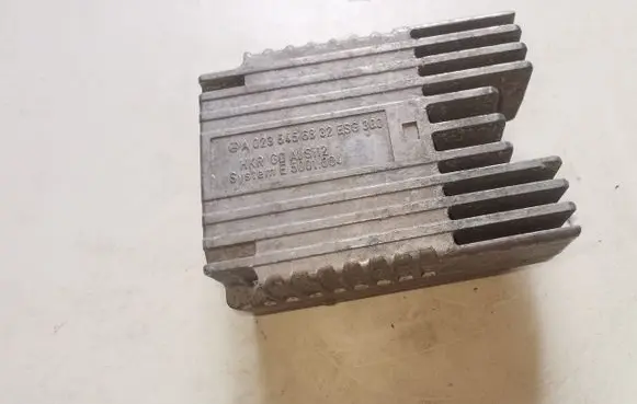 Mercedes-Benz A W168 Coolant fan relay A0235456832