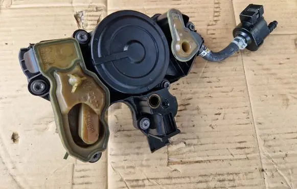 Audi Q3 F3 Oil breather separator 06K103495AG