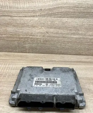 Audi A6 S6 C5 4B Engine control unit/module 038906018DG 0281001808