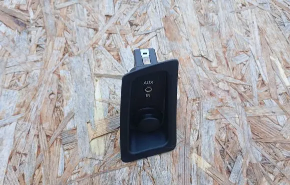 BMW 1 E81 E87 AUX in-socket connector 9110410 6930561