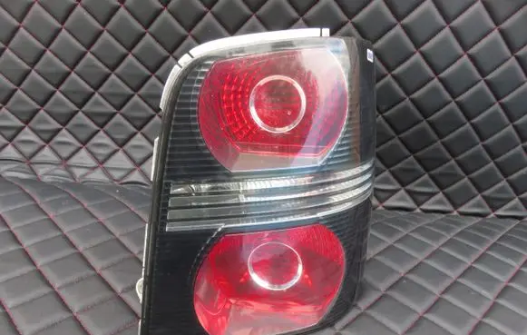 Volkswagen Touran I Rear/tail lights 1T0945258D 153688