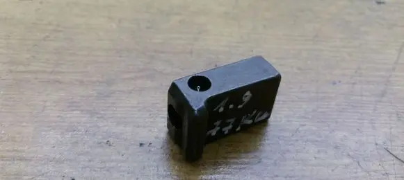 Volkswagen Touran I Fuel Injector clamp holder