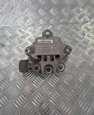 Opel Mokka Engine mount bracket 95135160