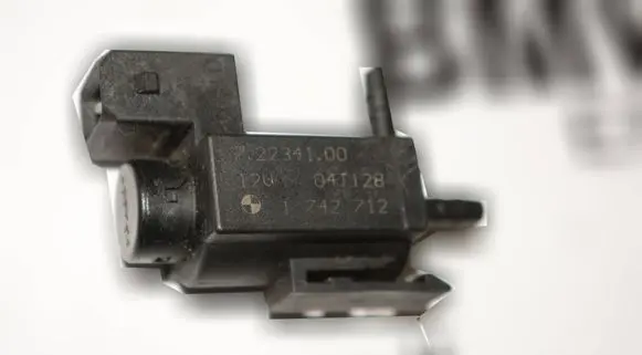 BMW 5 E39 Turbo solenoid valve 1742712