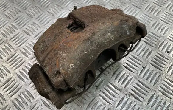 Volkswagen PASSAT B7 Front brake caliper