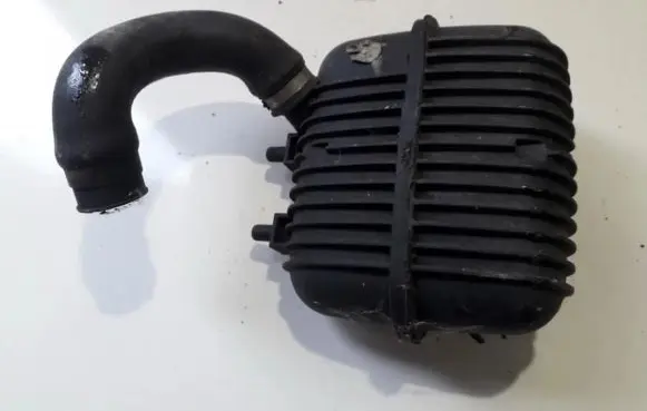 Vacuum air tank