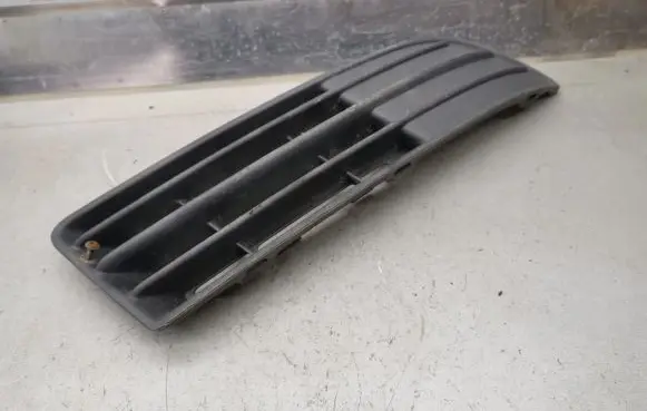 Volkswagen Polo IV 9N3 Front bumper lower grill 6Q0853666F