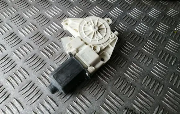 Mercedes-Benz V Class W447 Front door window regulator motor A4479063500 0130822558