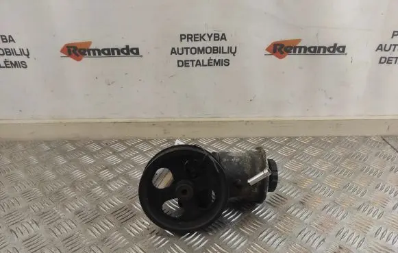 Toyota Avensis T250 Power steering pump 12180