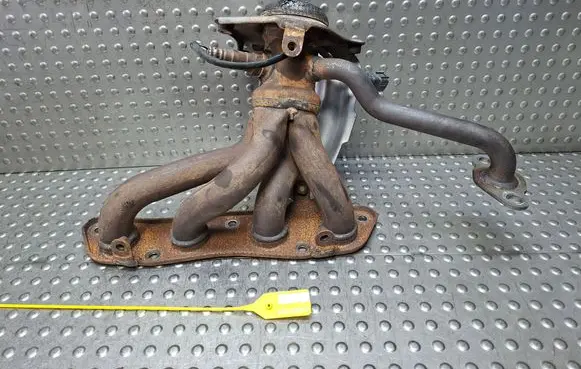 Toyota Auris E180 Exhaust manifold S25165970