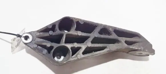 Opel Vectra B Engine mounting bracket