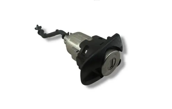 Toyota Yaris Cross Front door lock (next to the handle) 