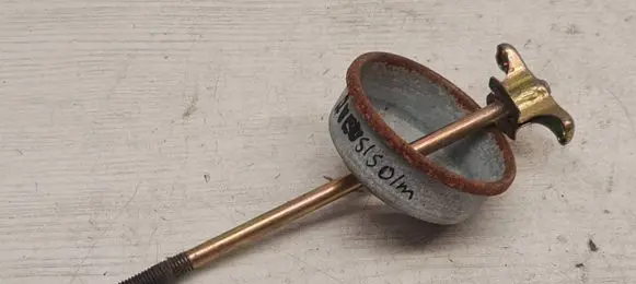Toyota Avensis T220 Spare wheel bolt 
